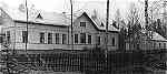 Koulu puutarhan suunnalta, ehk&auml; 1950-luvulta?